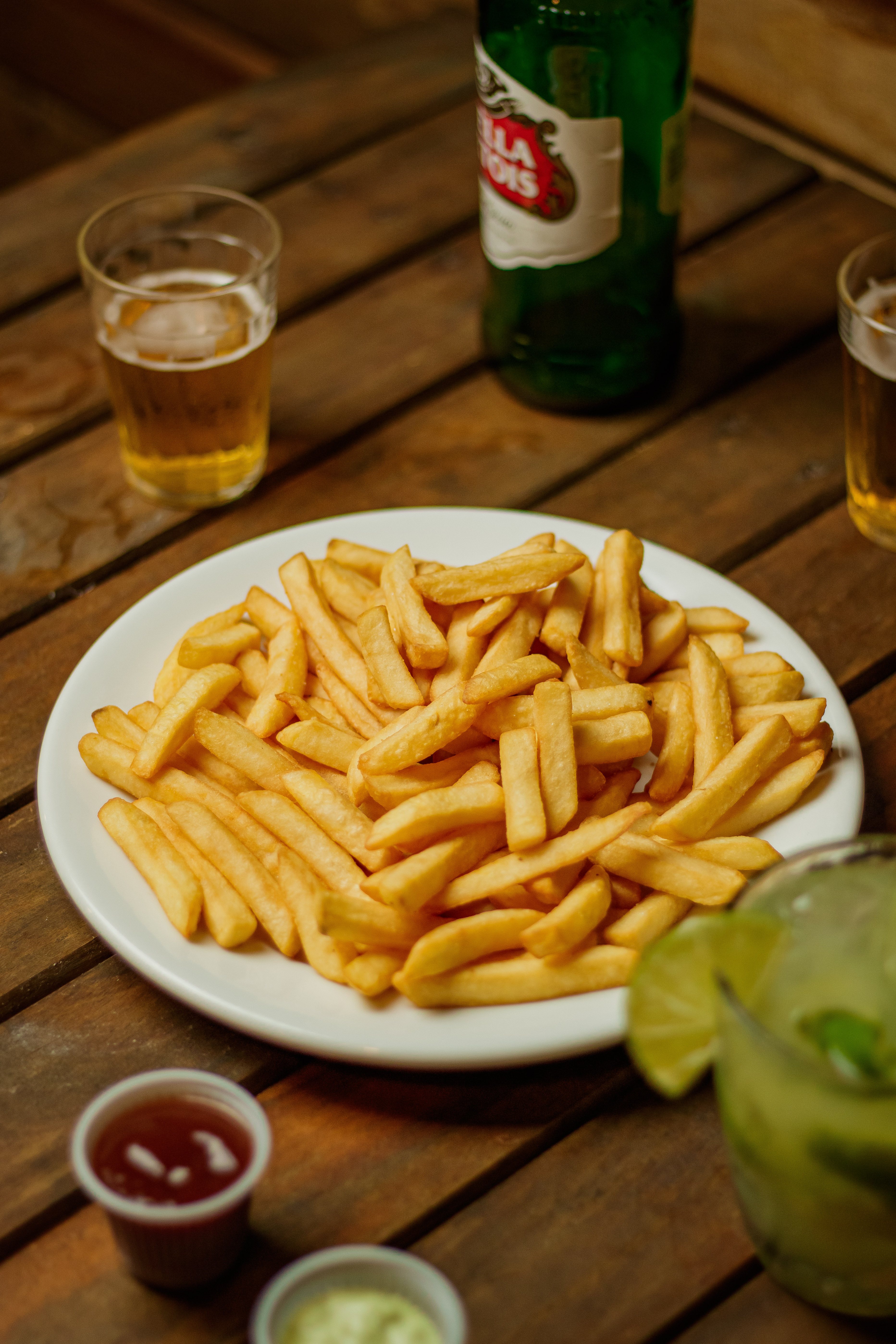 Torre de chopp com batata frita